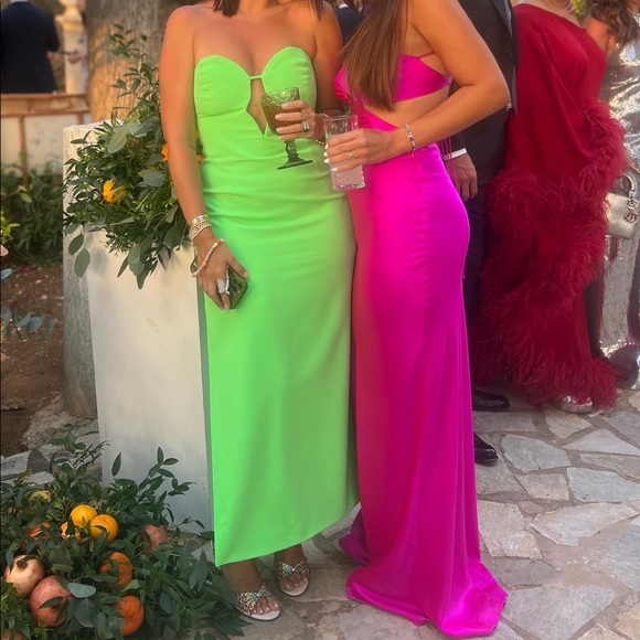 Assymeyrical pink backless gown! Stunning! Stunning! Stunning! - Picture 7 of 7